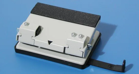 Děrovač Mikov 641R - střední